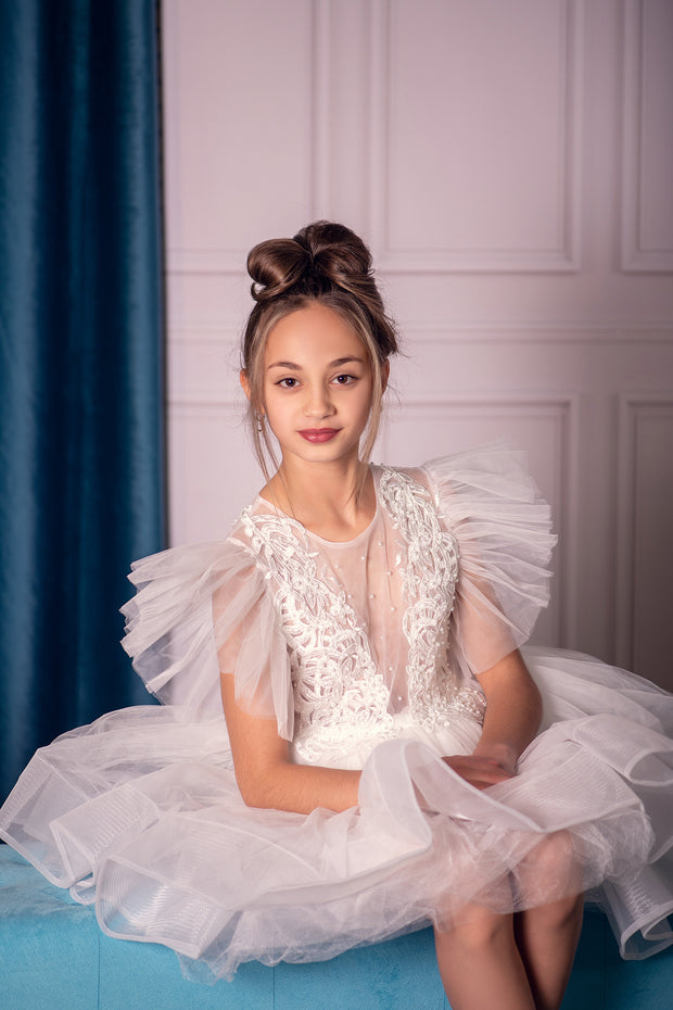 Short white girl tutu dress with a voluminous, ballerina skirt, embroidered tulle top and ruffled tulle sleeves. Handmade girl dress for special occasions: Christmas, New Year's Eve, flower girls, weddings, birthdays, communion.