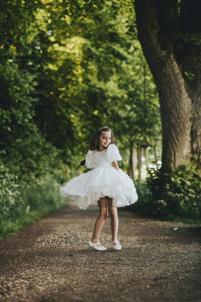 Knee-length white tulle flower girl dress with short sleeves and all-over 3D flower embroidery