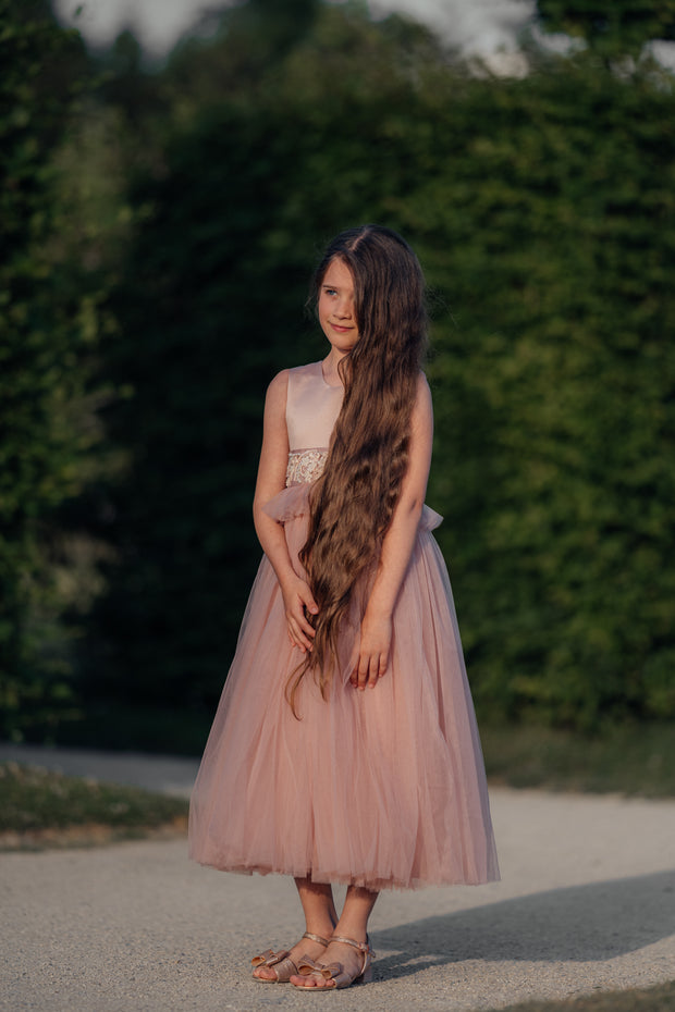 A unique dress perfect for a unique girl. The statement skirt is the highlight of this dress and the floral embroidered waist belt provides the touch it needs to be used in any special ocassion. Paired with a comfortable sleeveless satin top that completes the entire look.