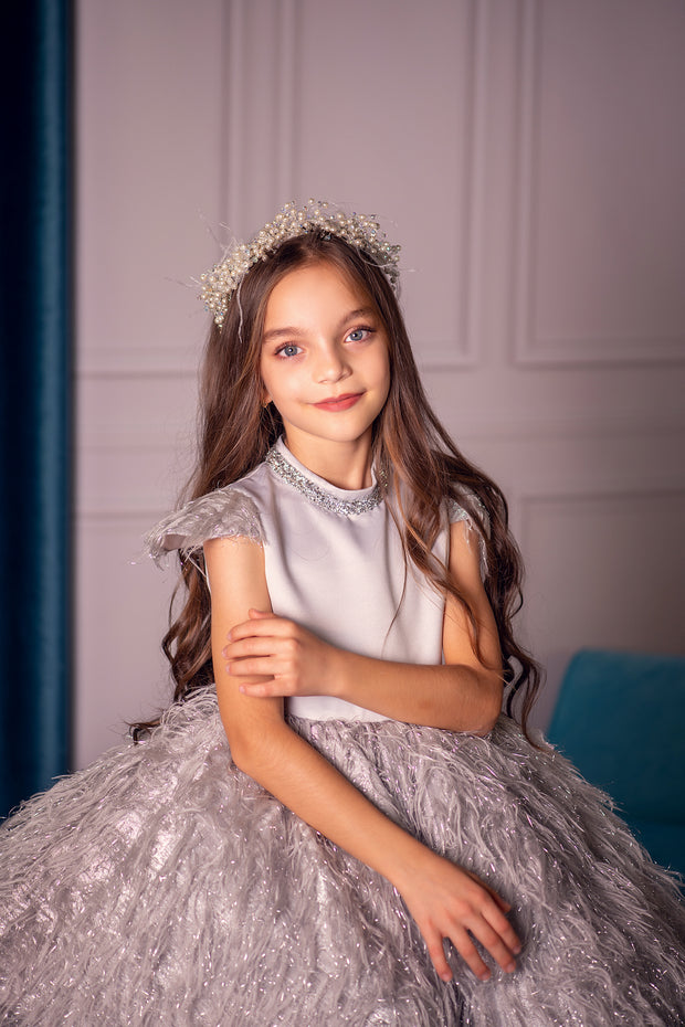 Festive grey dress for girls with feather appliqués. Handmade girl dress for special occasions: Christmas, New Year's Eve, flower girls, weddings, birthdays, communion.