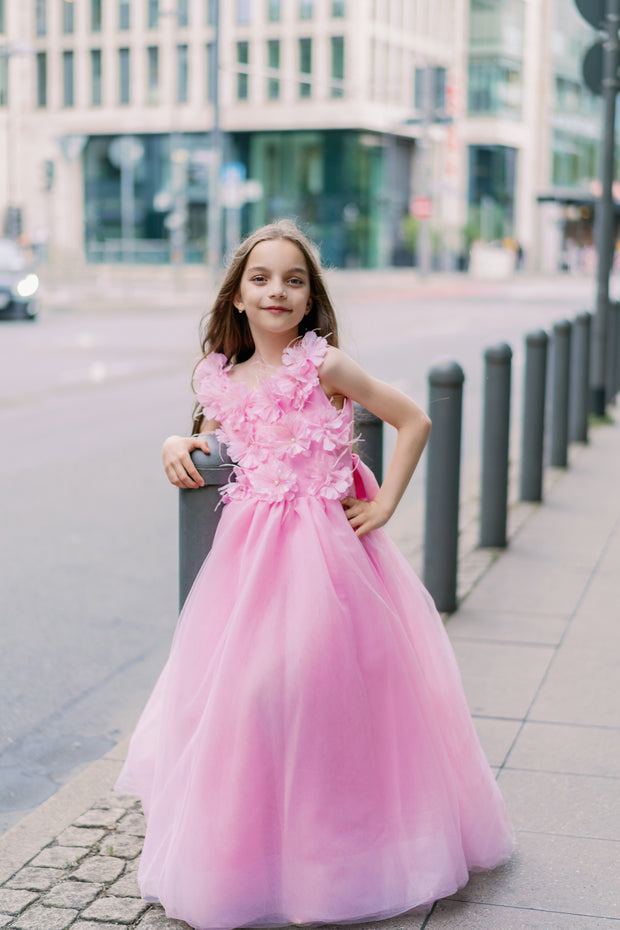 Long, sleeveless girl princess dress in rich pink colour with a long tulle skirt, sleeveless top and 3D flower embroidery. For special occasions: Wedding, Birthday party, Prom, Flower girl, Eid, and other event.