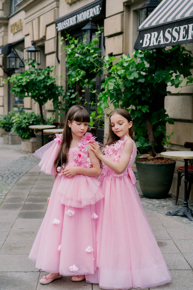 Long, sleeveless girl princess dress in rich pink colour with a long tulle skirt, sleeveless top and 3D flower embroidery. For special occasions: Wedding, Birthday party, Prom, Flower girl, Eid, and other event.