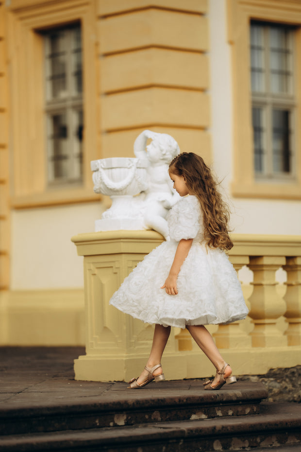 Kleid zum Mieten - Knielanges weißes Kleid mit 3D-Blumenstickerei