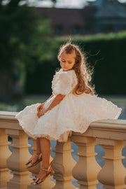 Kleid zum Mieten - Knielanges weißes Kleid mit 3D-Blumenstickerei