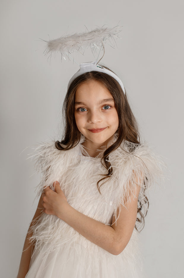 Knee-length elegant girl dress with a tulle skirt and top embellished with feathers for special occasions, weddings, flower girls, first communion dress.