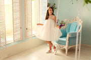 flower girl in white dress